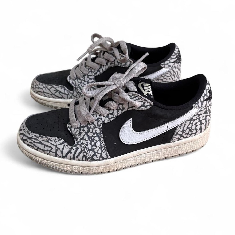 Nike Jordan 1 Retro Low OG in Black Cement
Big Kids Youth 6.5